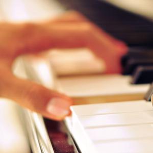 雏田被❌吸乳脱内内图片
